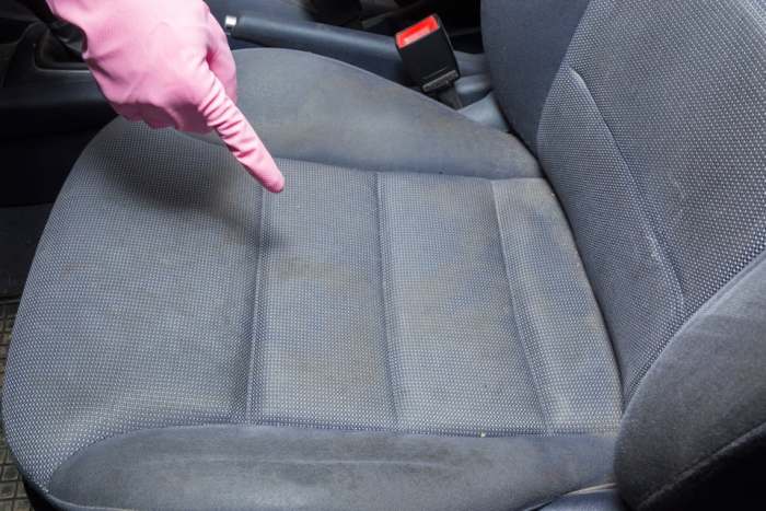 Eliminar las manchas de la tapicería del coche con Maddox Detail